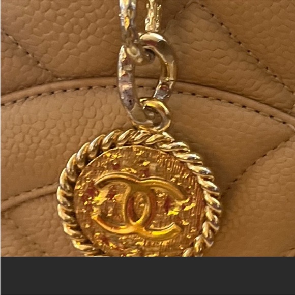 Chanel medallion tote tan leather - Picture 6 of 12